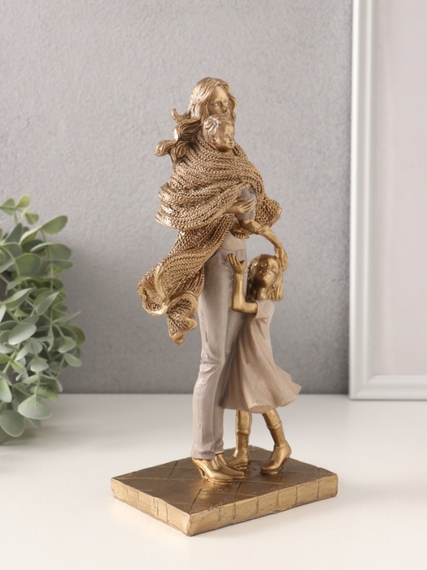 Сувенир полистоун  Сувенир полистоун "Мама с детьми, укутанные в шарф" 12х8х24,5 см