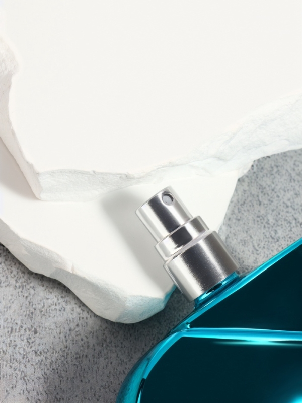 Флакон для парфюма «Сердце», стеклянный, с распылителем, 25 мл, цвет голубой Флакон для парфюма «Сердце», стеклянный, с распылителем, 25 мл, цвет голубой