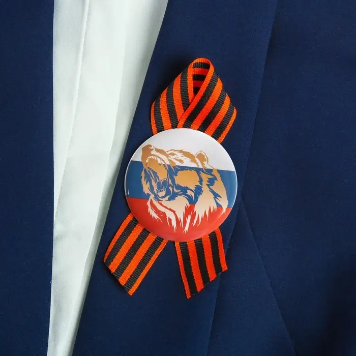 Значок закатной с георгиевской лентой «9 мая. День Победы» Значок закатной с георгиевской лентой «9 мая. День Победы»