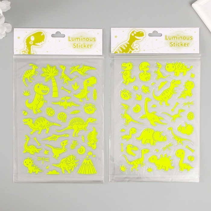 Наклейка пластик фосфорная Наклейка пластик фосфорная "Динозавры" МИКС 27х15,5 см