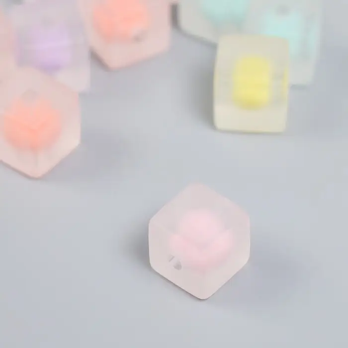 Бусины пластик "Кубик с цветной серединкой" матовый МИКС 20 гр d=1,2 см