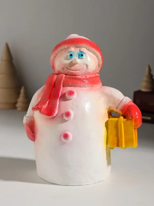 Фигура Фигура "Снеговик с подарком" 19 см, красный