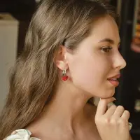 Серьги со стразами &laquo;Сердце&raquo;, мерцание, бело-красные в серебре