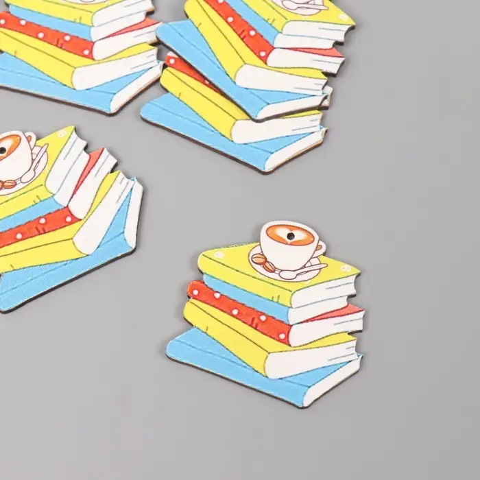 Декор для творчества дерево Декор для творчества дерево "Стопка книг и чашка кофе" 4х4,3х0,3 см