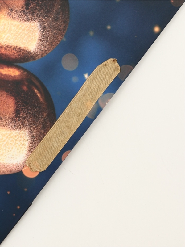 Пакет подарочный вертикальный "Лучшему человеку", 26 × 32 × 12 см