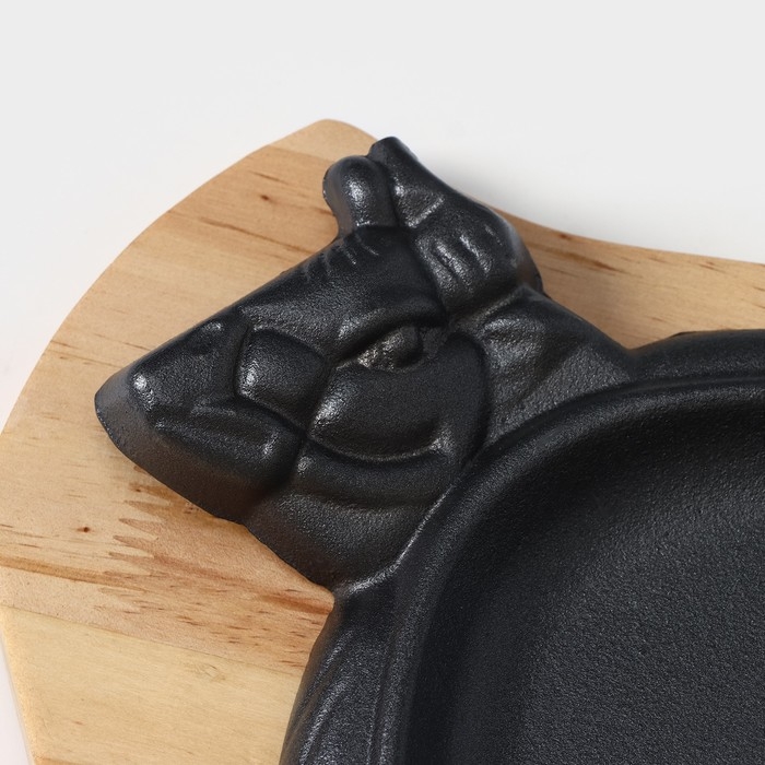 Сковорода чугунная «Корова», 30×18 см, на деревянной подставке МИКС