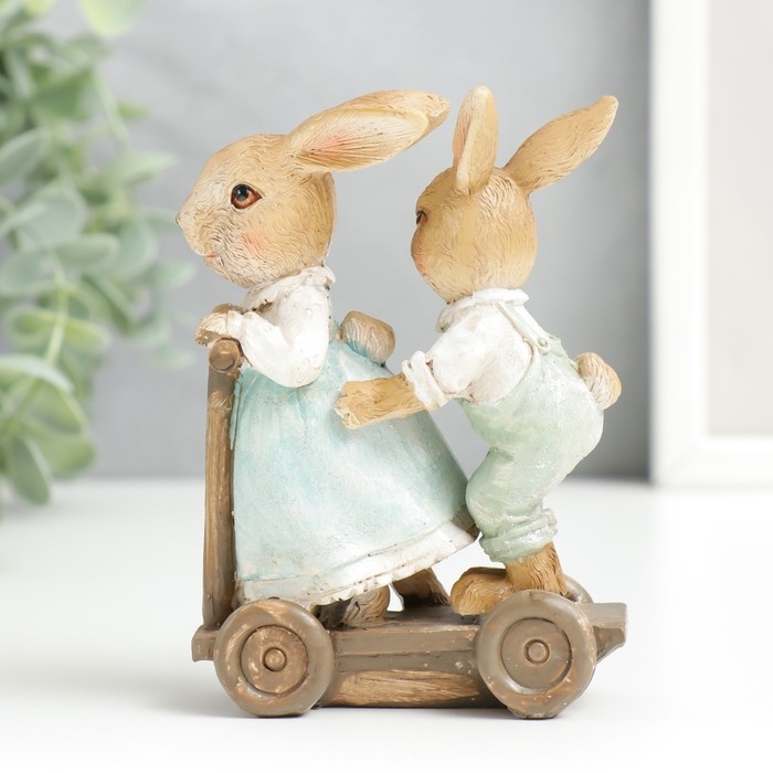 Сувенир полистоун Сувенир полистоун "Зайчики на самокате" 11,5х4х8,5 см