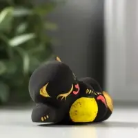 Фигурка керамика &laquo;Котик с мячом лёжа&raquo;, 7 см, чёрный, МИКС