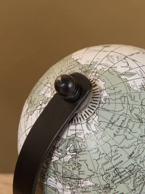 Глобус сувенирный 9х8х11 см, подставка металл Глобус сувенирный 9х8х11 см, подставка металл