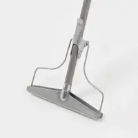 Тряпкодержатель с металлическим черенком, длина 1,5 м    микс