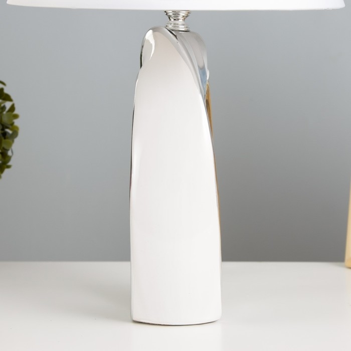 Настольная лампа Настольная лампа "Кэтрин" Е14 40Вт бело-серебристый 25х25х40 см RISALUX