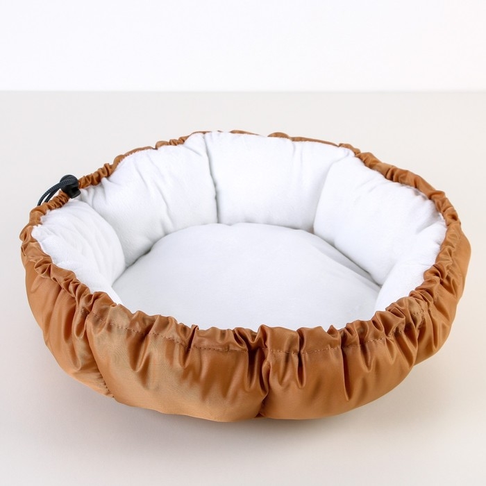 Лежанка для кошек и собак двусторонняя светло-коричневая, 50-30х12 см Лежанка для кошек и собак двусторонняя светло-коричневая, 50-30х12 см