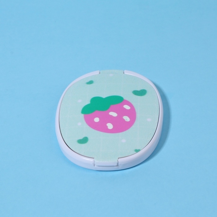 Зеркало складное «Клубника», с расчёской, 6,5 × 9,5 см Зеркало складное «Клубника», с расчёской, 6,5 × 9,5 см