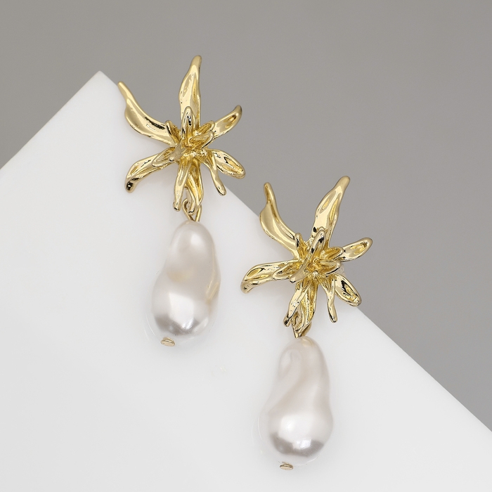 Серьги с жемчугом «Бусина» груша с цветком, цвет золото Серьги с жемчугом «Бусина» груша с цветком, цвет золото