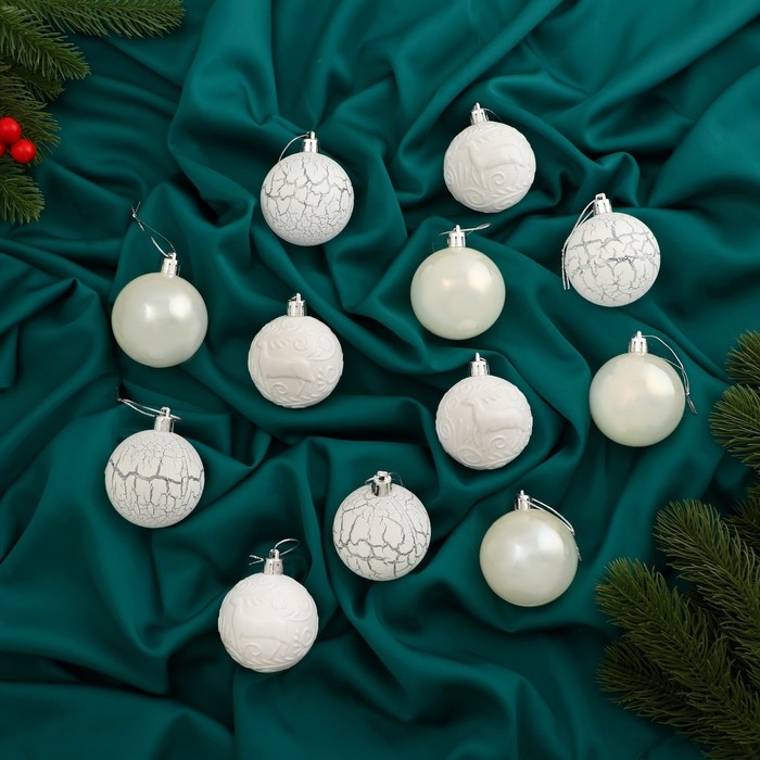 Набор шаров пластик d-6 см, 12 шт Набор шаров пластик d-6 см, 12 шт "Мелодия" узор треск, белый