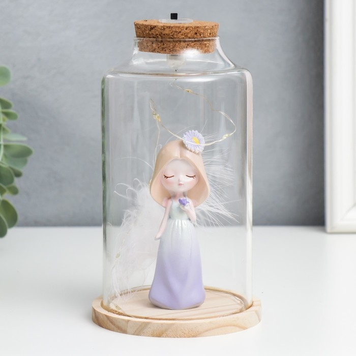 Сувенир полистоун световой  Сувенир полистоун световой "Девочка в капюшоне с цветком и пером" 10х10х17,5 см