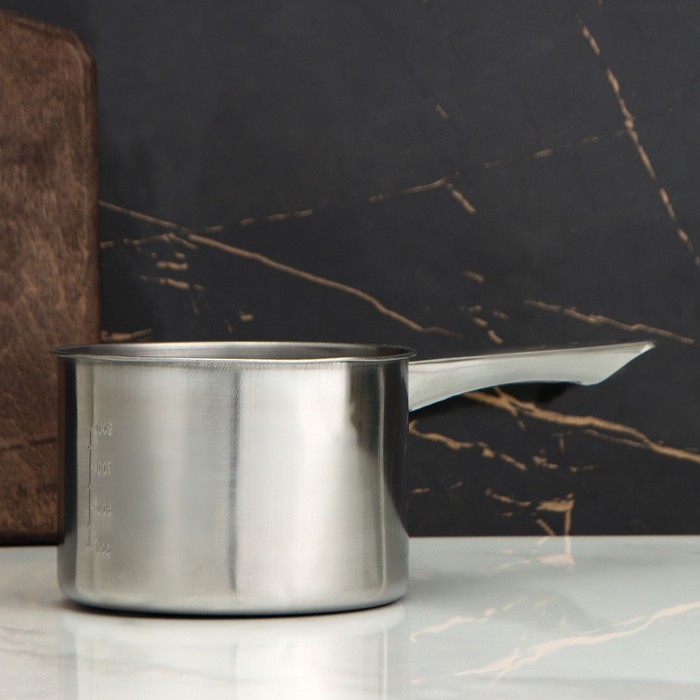 Ковш из нержавеющей стали «Базис», 950 мл, d=14 см, с мерной шкалой, металлическая ручка Ковш из нержавеющей стали «Базис», 950 мл, d=14 см, с мерной шкалой, металлическая ручка