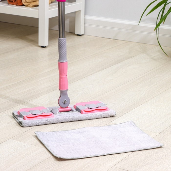 Швабра для мытья пола плоская Доляна, насадка из микрофибры 40×12 см, телескопическая стальная ручка 74-109 см, цвет МИКС Швабра для мытья пола плоская Доляна, насадка из микрофибры 40×12 см, телескопическая стальная ручка 74-109 см, цвет МИКС