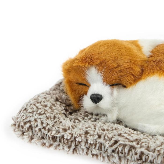 Игрушка на панель авто, собака на подушке, бело-рыжий окрас Игрушка на панель авто, собака на подушке, бело-рыжий окрас