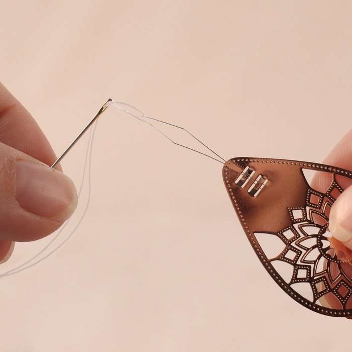 Нитковдеватель ажурный 6*2,8см бронзовый ТР Нитковдеватель ажурный 6*2,8см бронзовый ТР