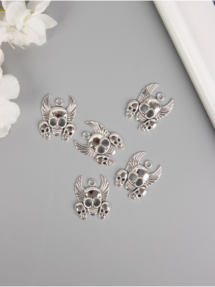 Декор для творчества металл "Три черепа и крылья" серебро набор 5 шт 3,3х2,6х0,2 см Декор для творчества металл "Три черепа и крылья" серебро набор 5 шт 3,3х2,6х0,2 см