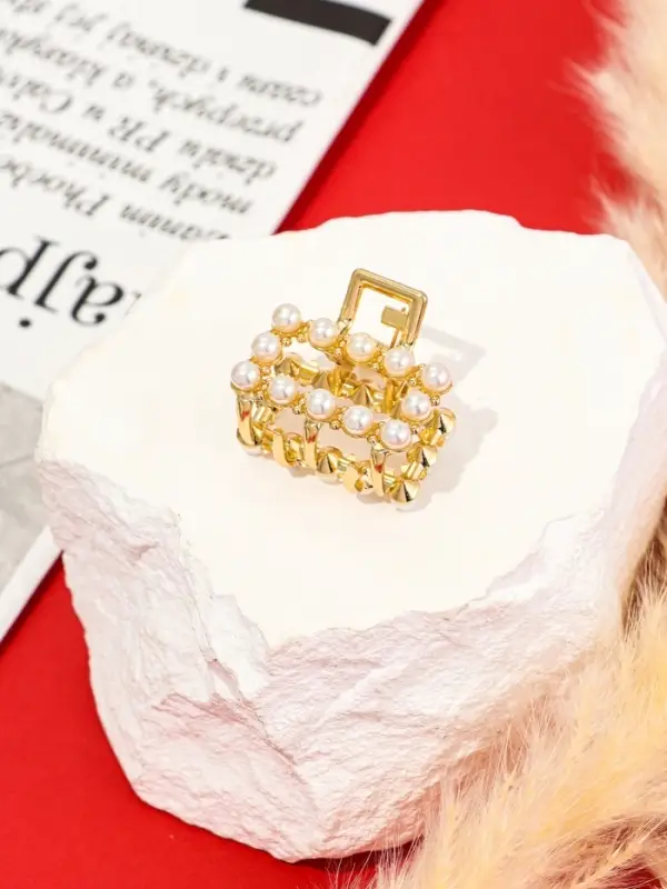 Крабик для волос &laquo;Аманда&raquo;, прямой жемчуг, 2.5 см, золотистый