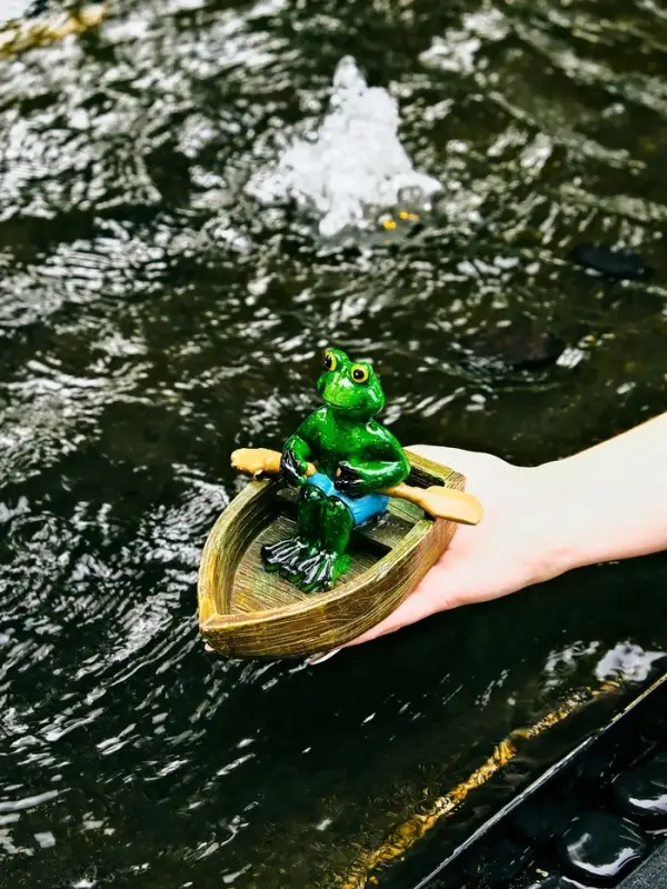 Садовая фигура 14 х 13 х 9,5 см Садовая фигура 14 х 13 х 9,5 см "Лягушка в лодке" Водоплавающая