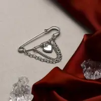 Булавка &laquo;Сердце&raquo; с цепочками, перламутровая в серебре