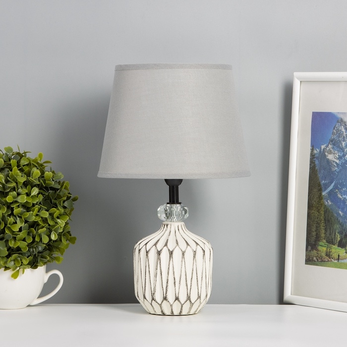 Лампа настольная Лампа настольная "Стремление" 1х40Вт Е14 белый 20х20х33см