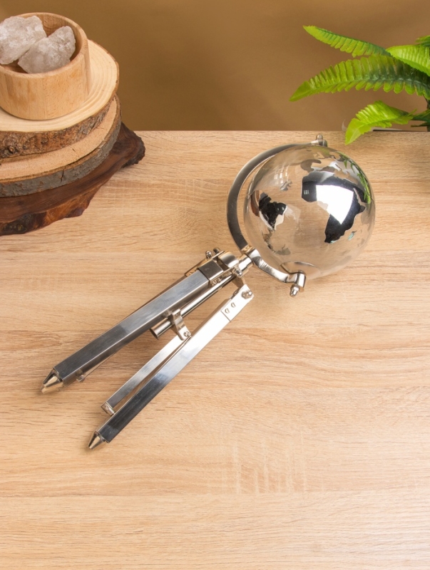 Глобус сувенирный «Силвер», 19.5×21×34 см, стекло, сталь Глобус сувенирный «Силвер», 19.5×21×34 см, стекло, сталь