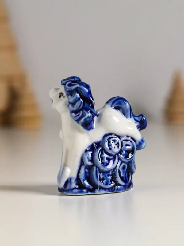 Сувенир керамика "Лошадка на монетках" бело-синий МИКС 2,5х5х6 см