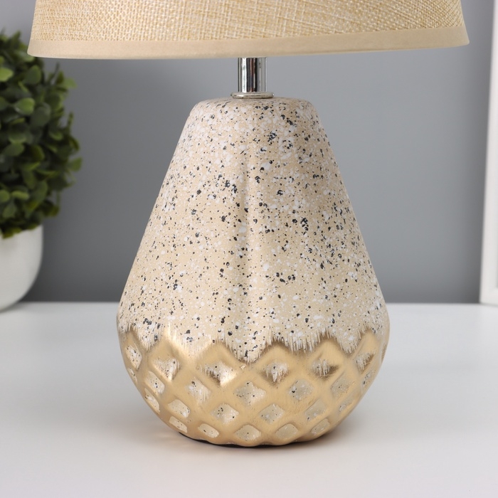 Настольная лампа с абажуром RISALUX «Виктория», 1×Е14, 40 Вт, бежевый, 20×20×32 см Настольная лампа с абажуром RISALUX «Виктория», 1×Е14, 40 Вт, бежевый, 20×20×32 см