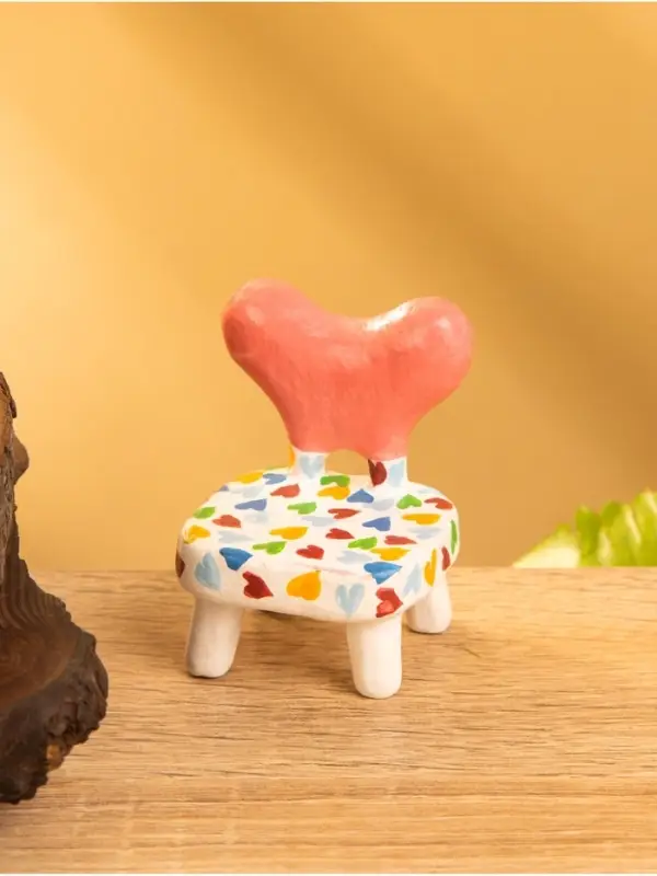 Мебель для кукол &laquo;Стульчик с сердечками&raquo;, 4&times;4&times;5.5 см, дерево, разноцветная