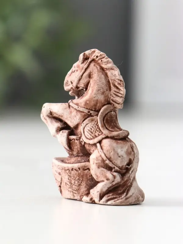 Фигурка «Лошадь на дыбах малая», 2×3×4.5 см, шоколад Фигурка «Лошадь на дыбах малая», 2×3×4.5 см, шоколад