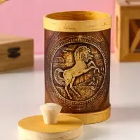 Туес "Конь вороной" d8, высота с хватком 15,5см, береста Туес "Конь вороной" d8, высота с хватком 15,5см, береста