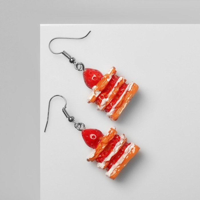 Серьги пластик «Вкусности» пирожное, цвет бело-красный Серьги пластик «Вкусности» пирожное, цвет бело-красный