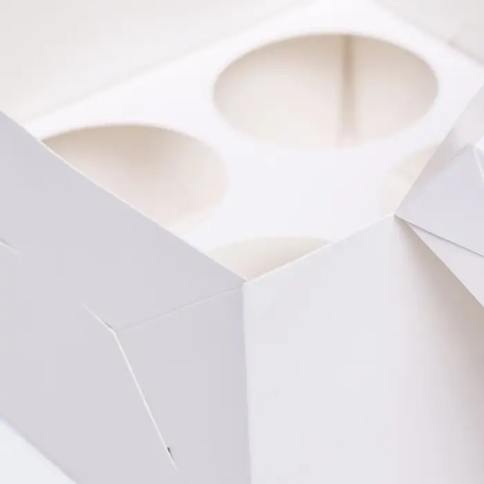 Коробка для 4 капкейка, белая, 15×15×10 см Коробка для 4 капкейка, белая, 15×15×10 см