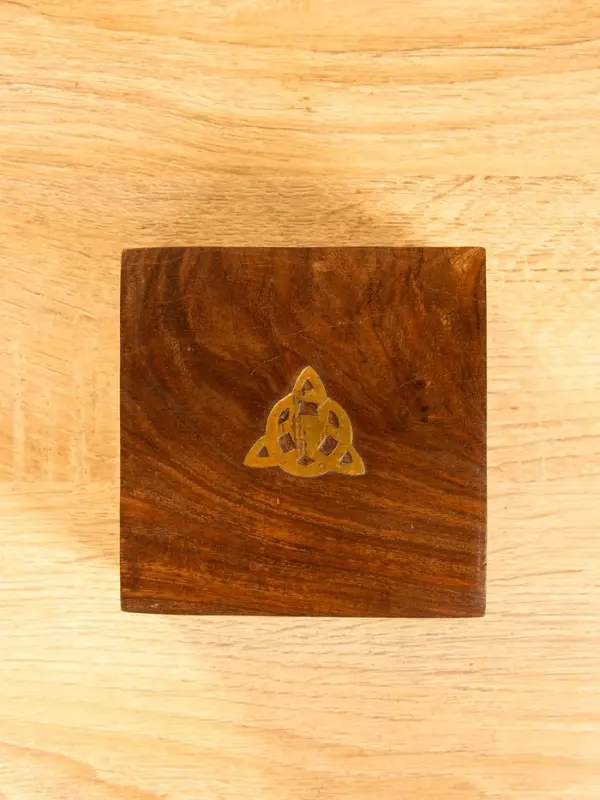 Шкатулка  Шкатулка "Трикветр" 10х10х6 см, дерево шишам