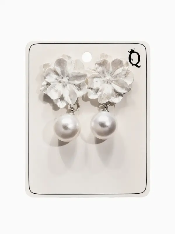 Серьги &laquo;Цветок с жемчугом&raquo;, белые в серебре