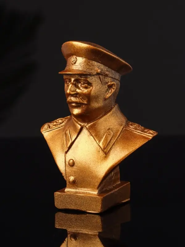 Бюст И.В. Сталин, 10х7х5см, бронза Бюст И.В. Сталин, 10х7х5см, бронза