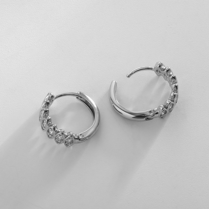 Серьги-кольца XUPING созерцание, цвет белый в серебре, d=1,8 см Серьги-кольца XUPING созерцание, цвет белый в серебре, d=1,8 см