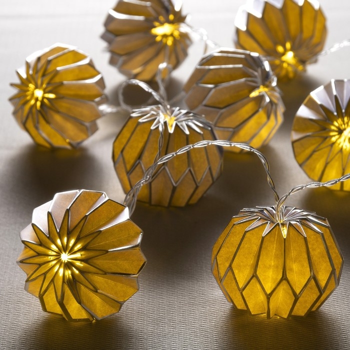 Гирлянда «Нить» 2 м с насадками «Синий фонарик», IP20, прозрачная нить, 10 LED, батарейки AAx2 (нет в комплекте), свечение тёплое белое Гирлянда «Нить» 2 м с насадками «Синий фонарик», IP20, прозрачная нить, 10 LED, батарейки AAx2 (нет в комплекте), свечение тёплое белое