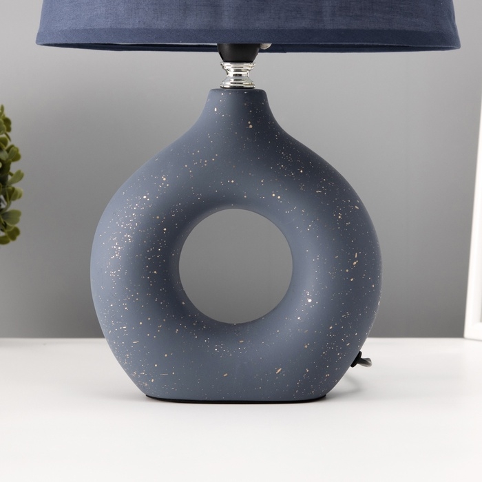 Настольная лампа с абажуром RISALUX «Анжелика», 1×40 Вт, Е14, синий, 22×22×32 см Настольная лампа с абажуром RISALUX «Анжелика», 1×40 Вт, Е14, синий, 22×22×32 см