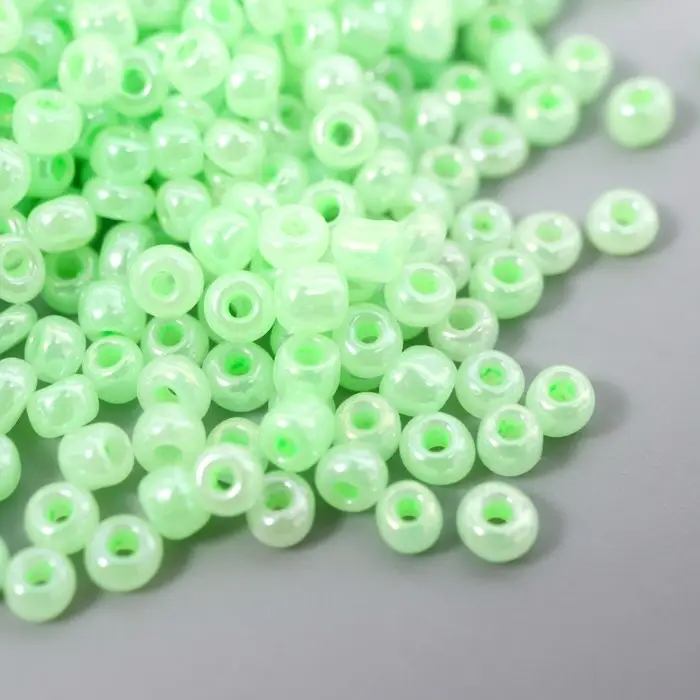 Бисер стекло 12/0  Бисер стекло 12/0 "Цветная серединка. Салат" 30 гр