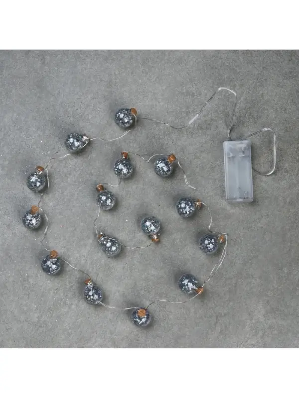 Гирлянда &laquo;Нить&raquo; 1.6 м с насадками &laquo;Шарики с серебристым конфетти&raquo;, IP20, серебристая нить, 15 LED, от батареек АА&times;2, свечение белое