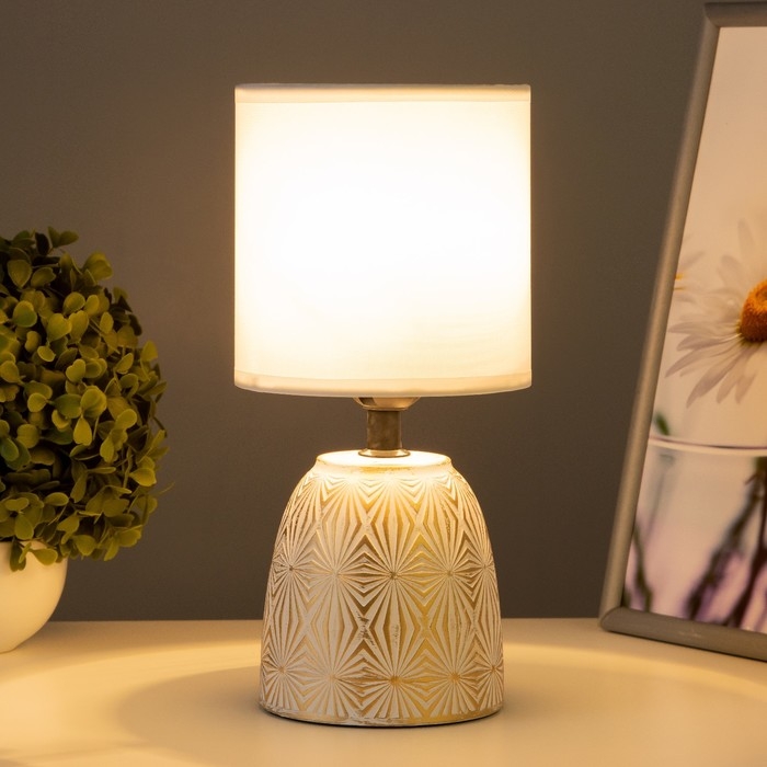 Настольная лампа Настольная лампа "Диана" Е27 40Вт бело-золотой 13х13х27,5 см