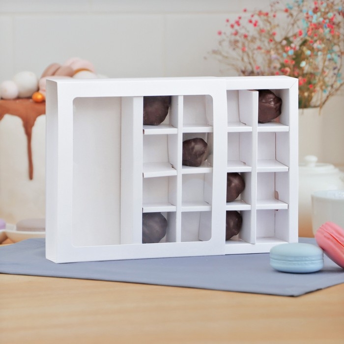 Коробка для конфет, белая, 17,5 х 17,5 х 4 см Коробка для конфет, белая, 17,5 х 17,5 х 4 см