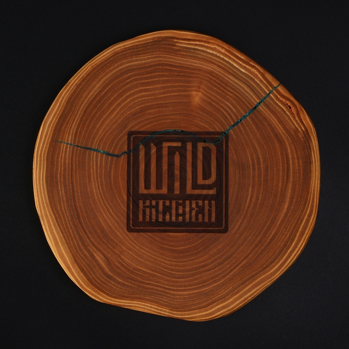 Доска разделочная из спила Wild Kitchen, d=160-200 мм, толщина 30 мм, цельный массив кедра Доска разделочная из спила Wild Kitchen, d=160-200 мм, толщина 30 мм, цельный массив кедра