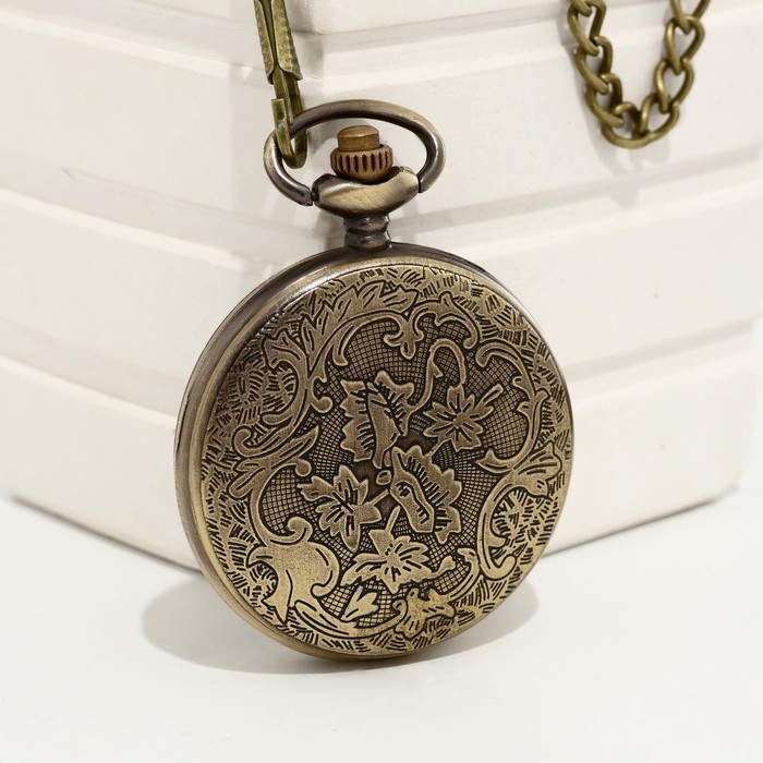 Часы карманные Часы карманные "Оса", кварцевые, d циферблата-4.7 см, цепочка l-38 см