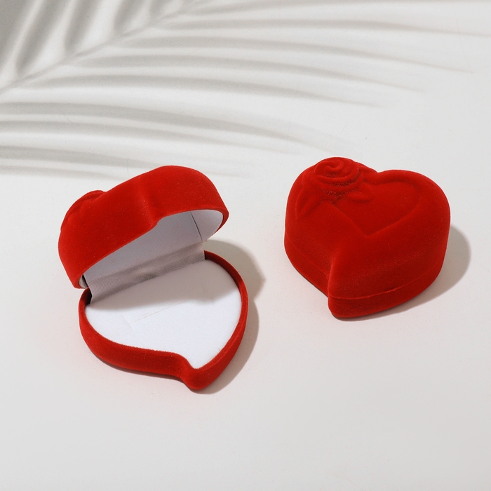 Футляр бархатный под кольцо «Сердце, роза», 6×6, цвет красный, вставка белая